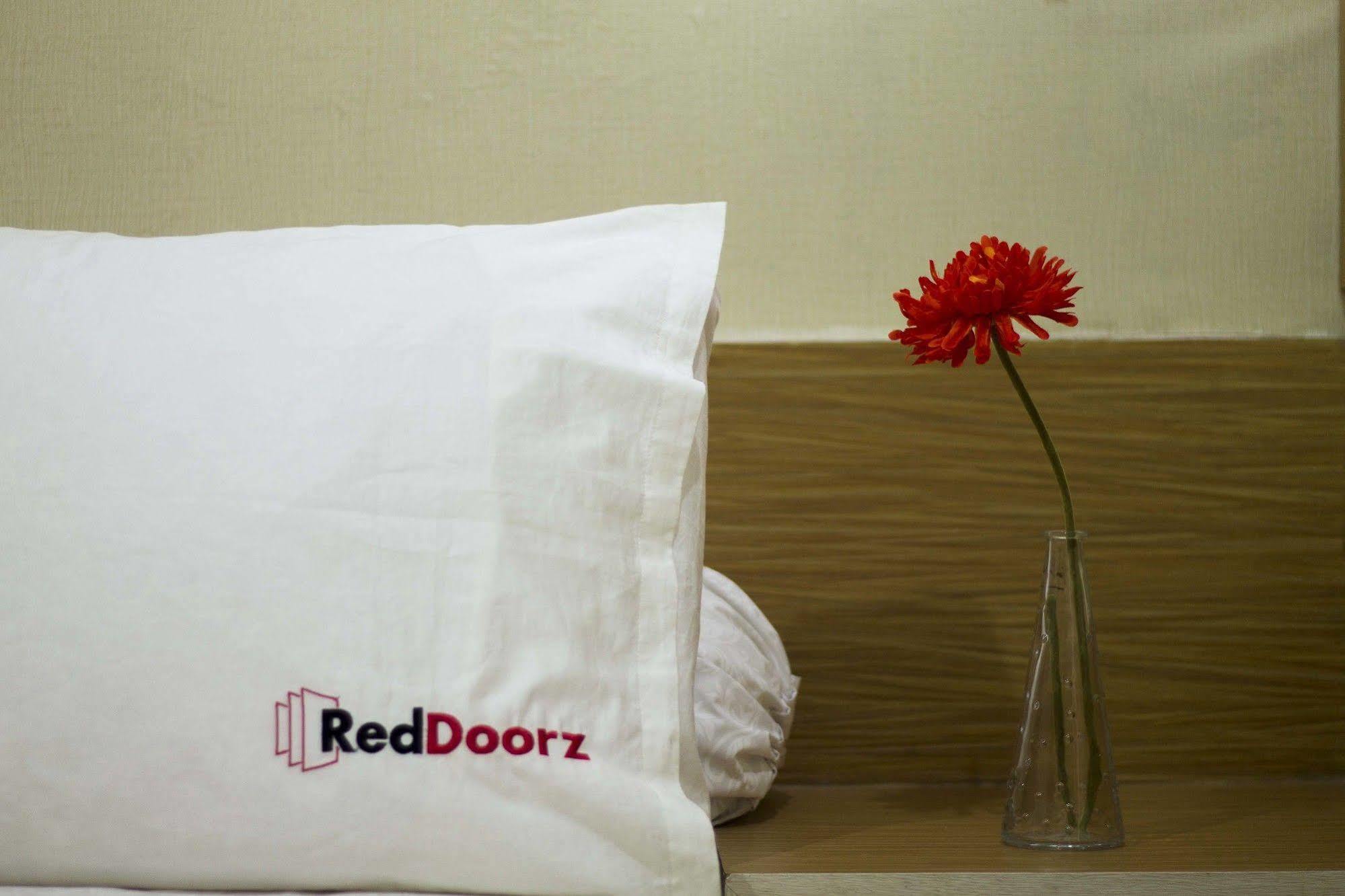 מלון ג'קרטה Reddoorz @ Pulomas מראה חיצוני תמונה